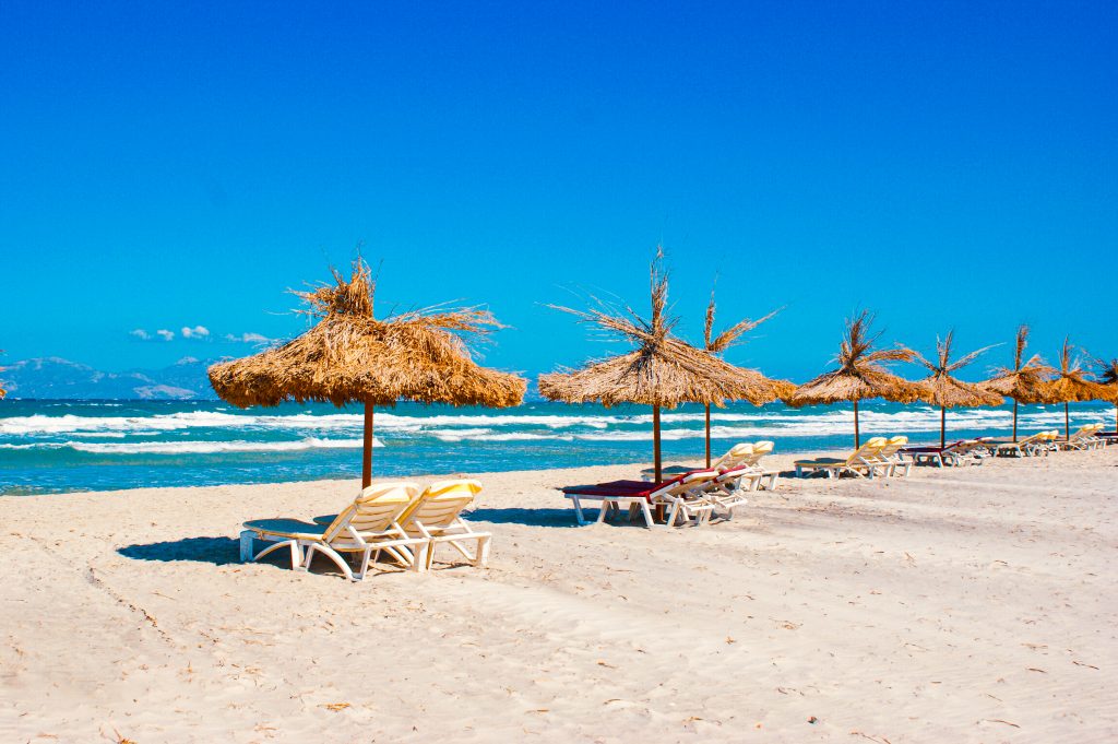 Strand mit Sonnenschirm Highlights auf der Insel Kos